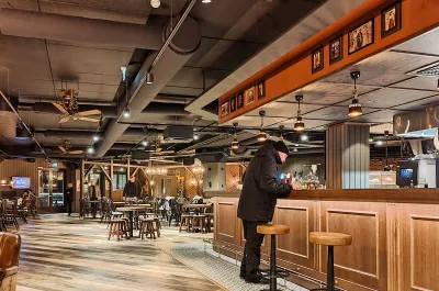 Ravintola Saluuna tarjoa maittavaa ruokaa ja viihdettä Himoksella