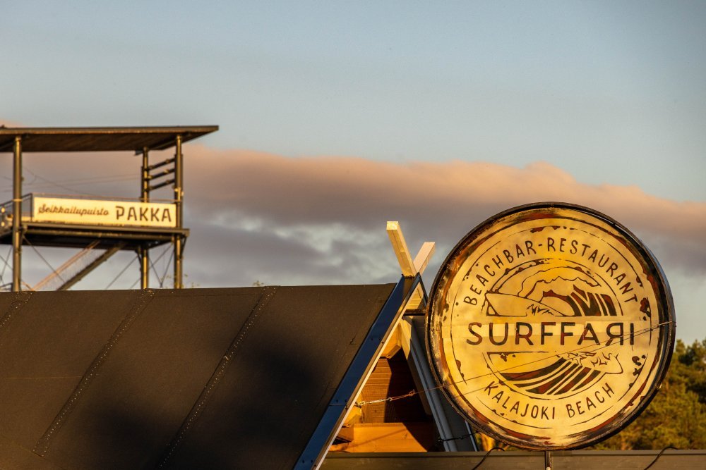 Kalajoki is a popular camping destination in Finland and there are likely many cozy restaurants and bars in the area. You may be able to find more information about Bar Surfer or other nearby establishments by searching online or checking local tourism websites.
