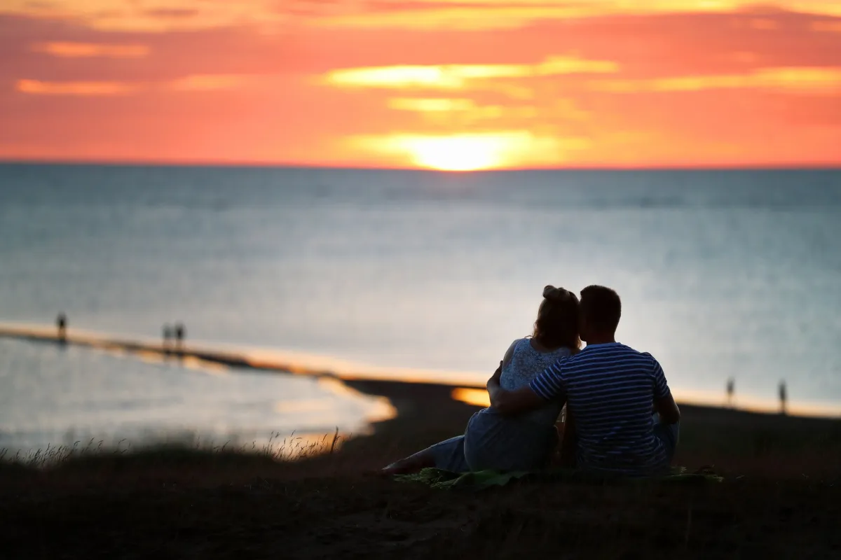 Visit Kalajoki photography, a couple enjoying a sunset