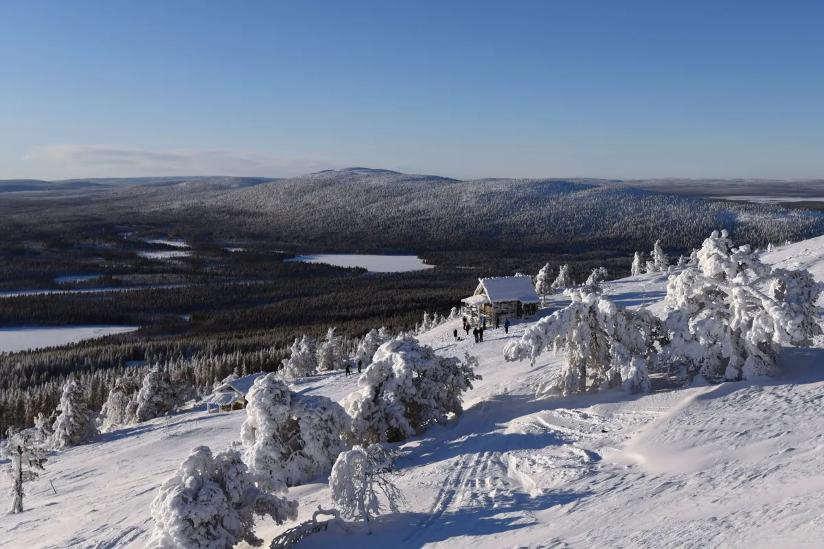 Joulupukin romanttinen mökki Levitunturilla