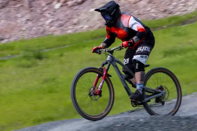 Rukan hiihtokeskuksen välittömässä läheisyydessä sijaitseva Ruka Bike Park on yksi Suomen suosituimmista maastopyöräilykohteista. Puistossa on yli 20 kilometriä alamäkipolkuja, joissa on hyppyjä, pudotuksia ja penkkejä, jotka on suunniteltu kaikentasoisille ratsastajille. Erilaisia haasteita kaipaaville löytyy myös maastohiihtolatuja ja pumppupolkuja.