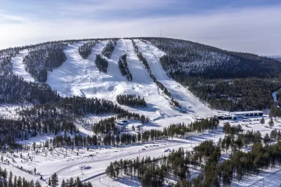 Suomu is a small ski resort town located in the northern part of Finland. It is known for its breathtaking natural scenery, with snow-capped mountains, dense forests, and frozen lakes creating a winter wonderland that attracts skiers and snowboarders from all over the world.

