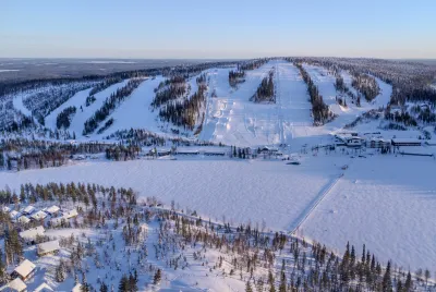Ukkohallan rinteet talvella.